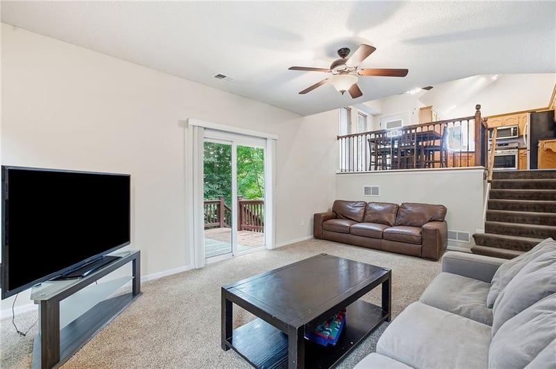 8707 Mcdonald Ave, Kansas City, MO 64153