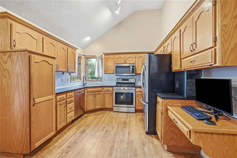 8707 Mcdonald Ave, Kansas City, MO 64153