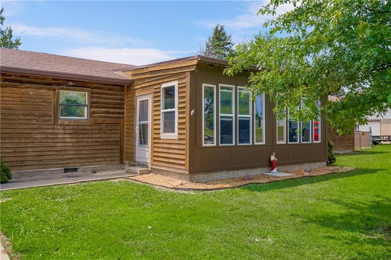 12086 Mike Rd, Lexington, MO 64067