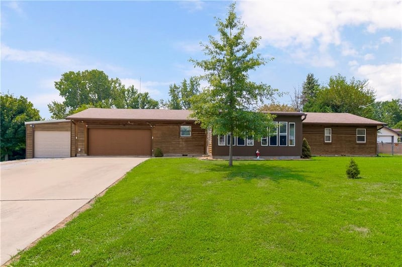 12086 Mike Rd, Lexington, MO 64067