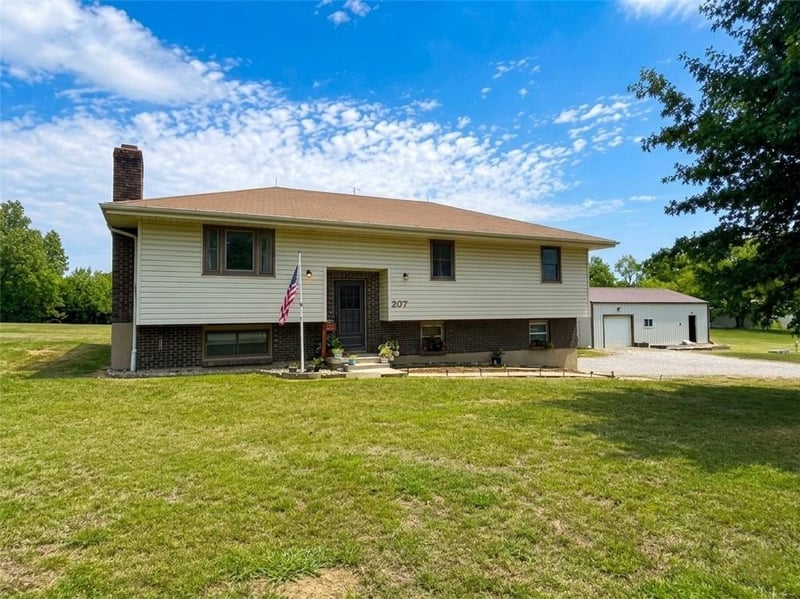 207 Evergreen St, Excelsior Springs, MO 64024