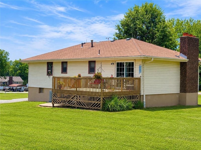 207 Evergreen St, Excelsior Springs, MO 64024