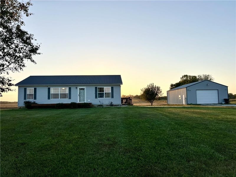 148 301 Rd, Centerview, MO 64019