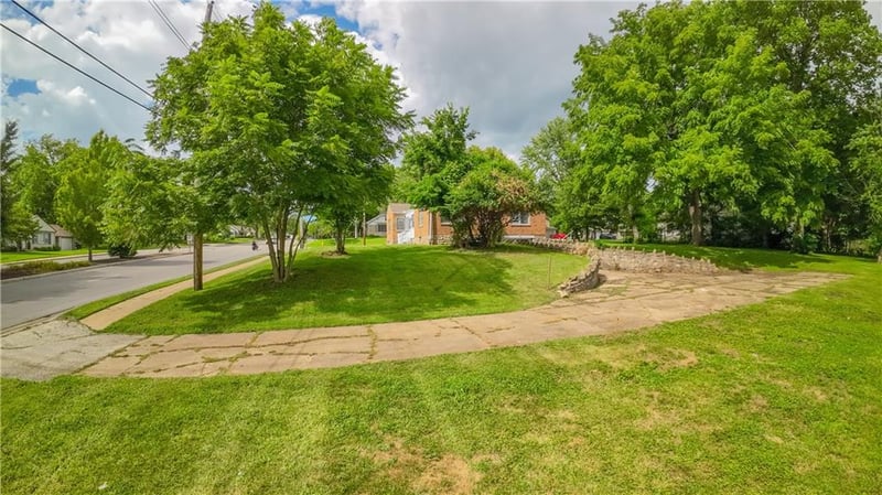 7021 Raytown Rd, Kansas City, MO 64133