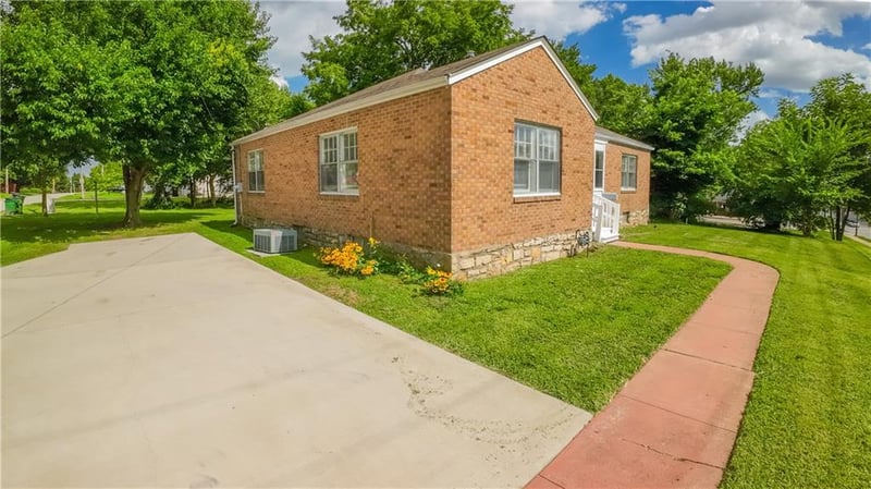 7021 Raytown Rd, Kansas City, MO 64133