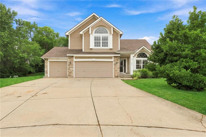611 Timber Crest Ct, Raymore, MO 64083