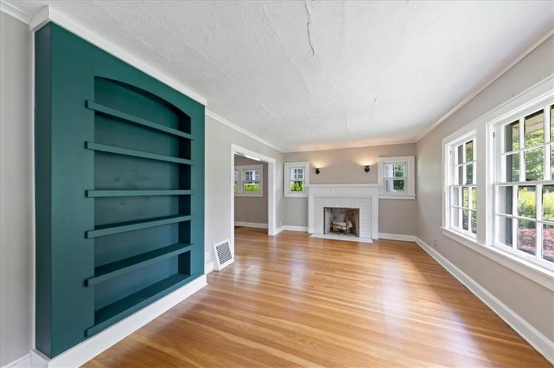 6152 Locust St, Kansas City, MO 64110