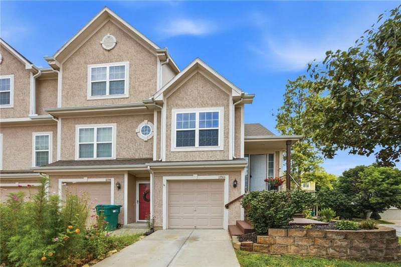 13744 Grove Ave, Bonner Springs, KS 66012