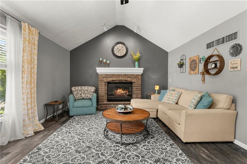 2417 Bridgeport Dr, Lee's Summit, MO 64086