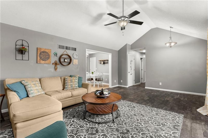 2417 Bridgeport Dr, Lee's Summit, MO 64086