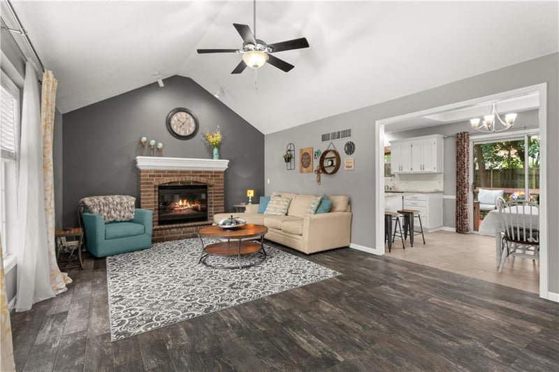 2417 Bridgeport Dr, Lee's Summit, MO 64086