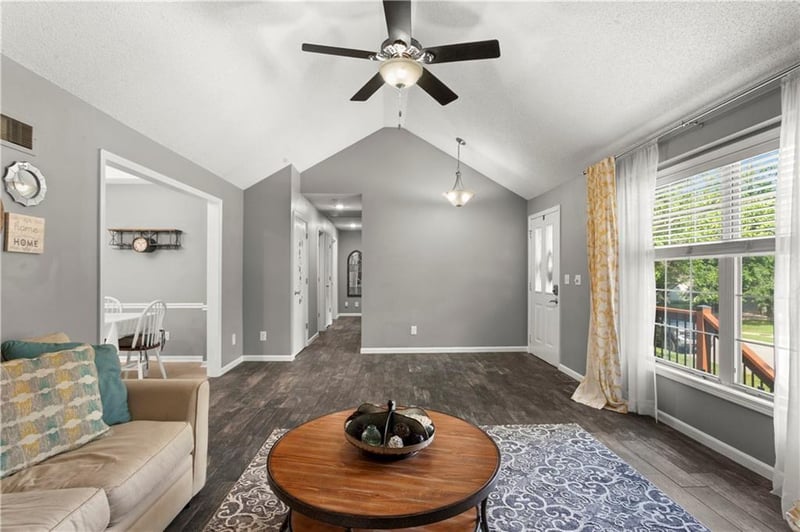 2417 Bridgeport Dr, Lee's Summit, MO 64086