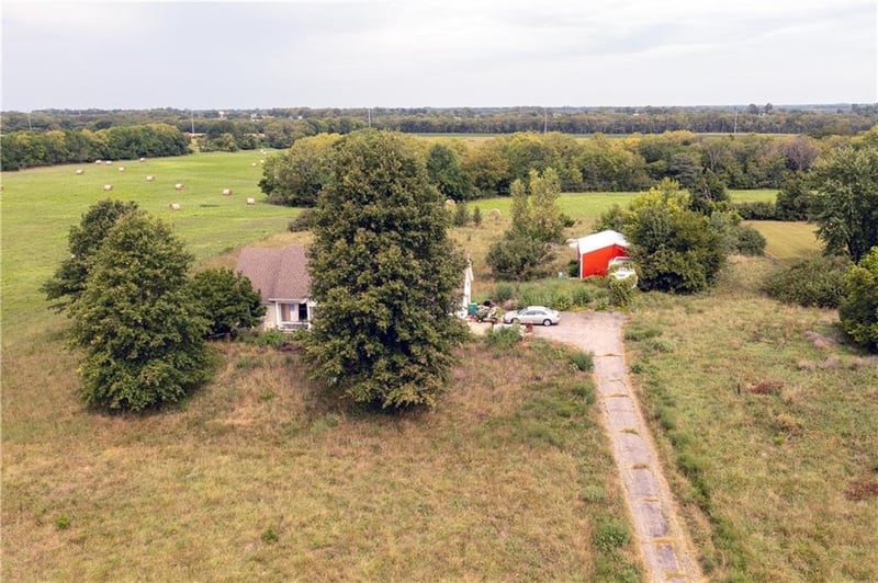 26900 W 223rd St, Spring Hill, KS 66083