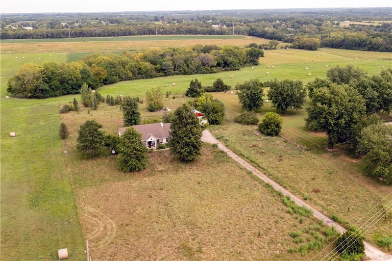 26900 W 223rd St, Spring Hill, KS 66083