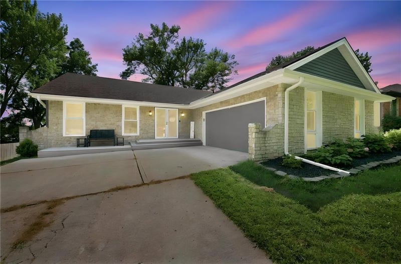 1101 96th Ter, Kansas City, MO 64155