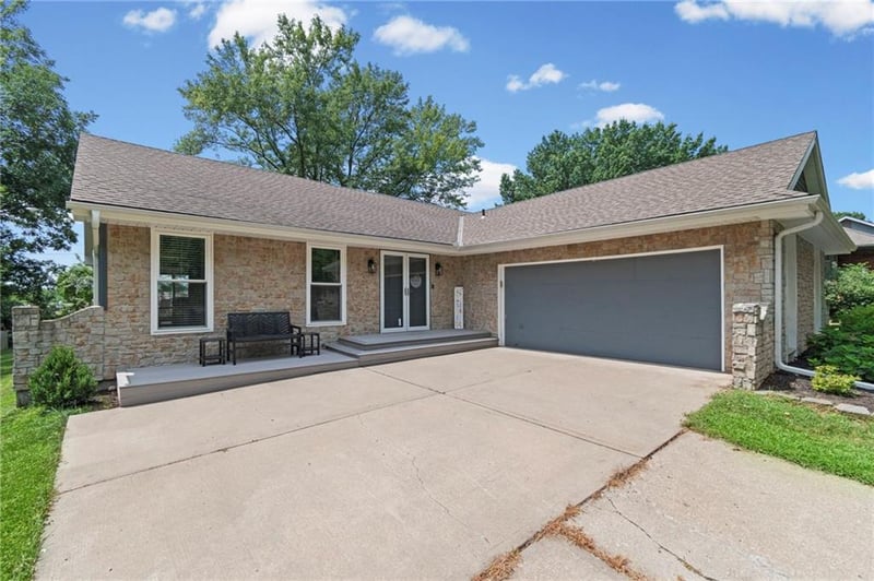1101 96th Ter, Kansas City, MO 64155