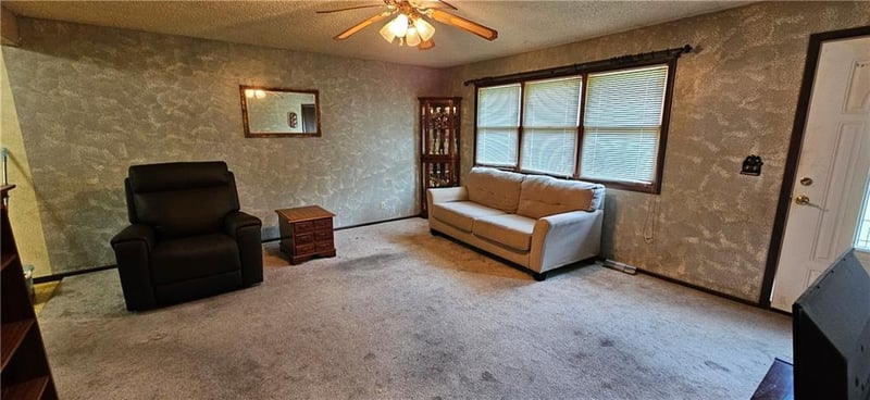 708 Orange St, Girard, KS 66743