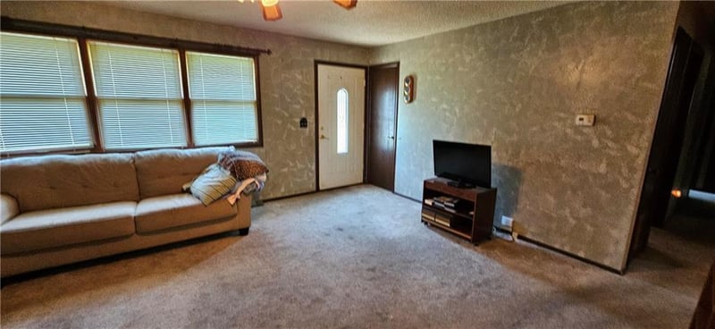 708 Orange St, Girard, KS 66743