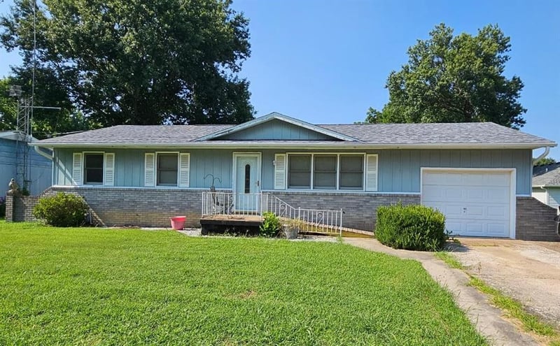 708 Orange St, Girard, KS 66743