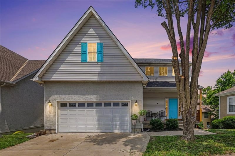 12459 Charlotte St, Kansas City, MO 64146