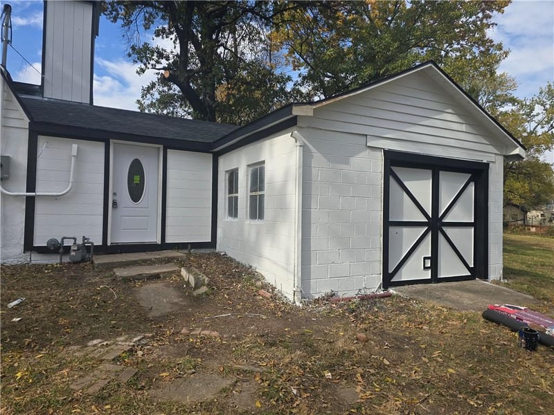 8708 Grand Ave, Kansas City, MO 64155