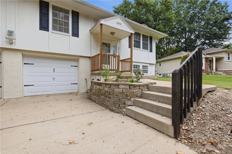 2812 3rd St Ter, Blue Springs, MO 64014