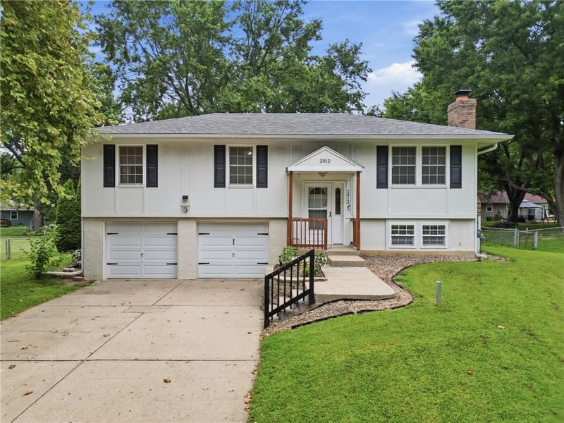 2812 3rd St Ter, Blue Springs, MO 64014