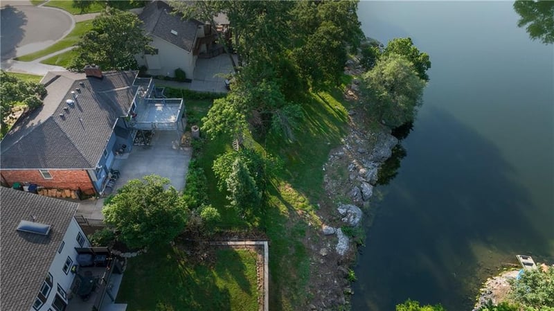 213 Aspen St, Lee's Summit, MO 64064
