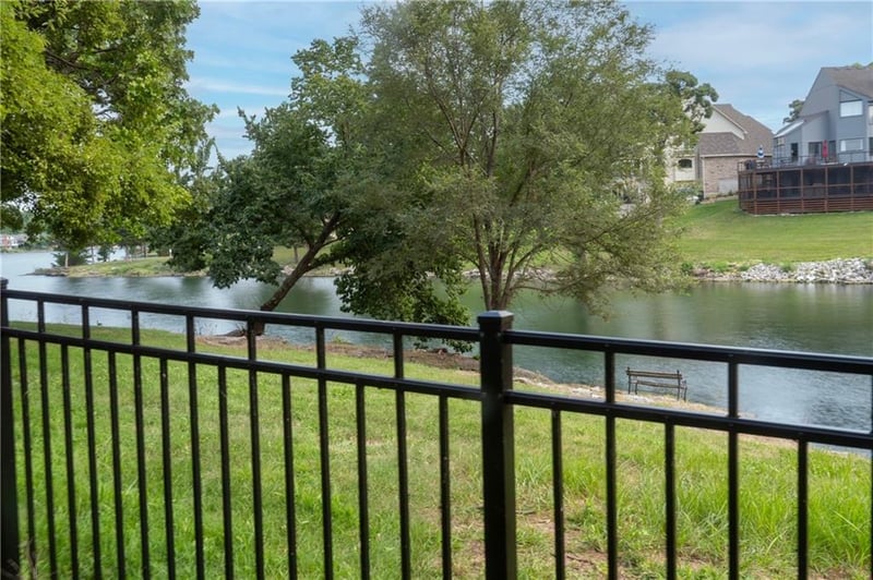 213 Aspen St, Lee's Summit, MO 64064