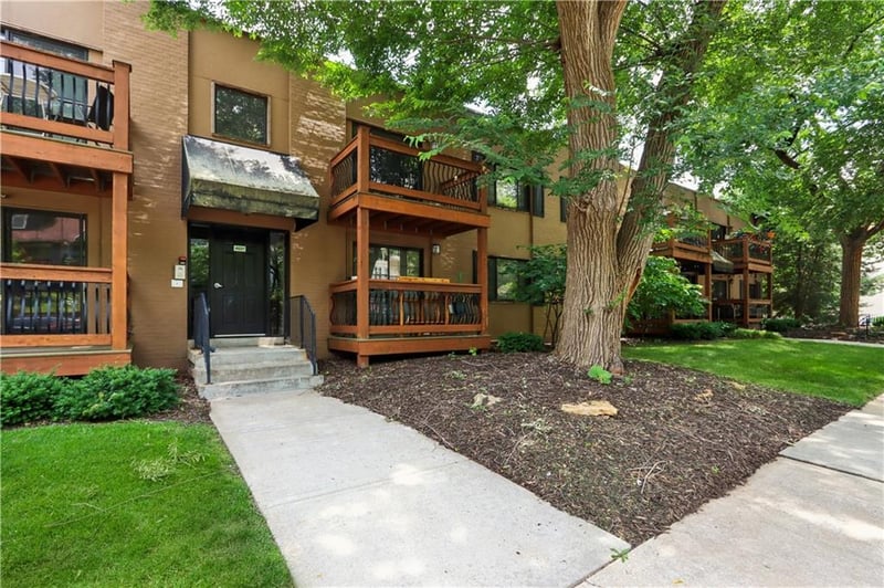 4537 Holly St #205, Kansas City, MO 64111