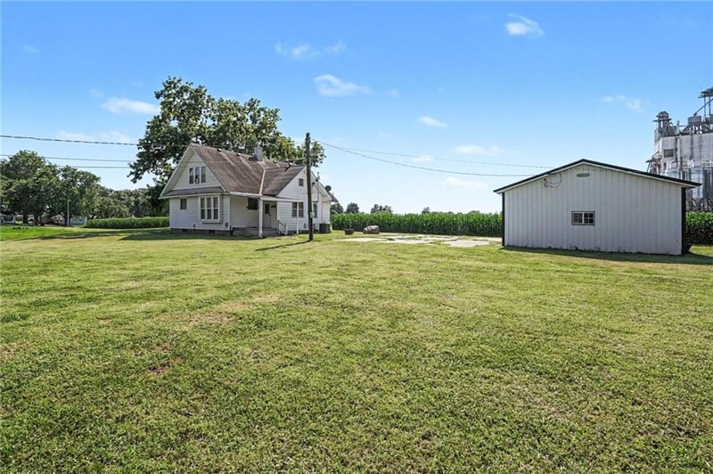 317 Lincoln St, Elwood, KS 66090