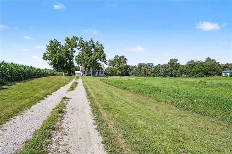 317 Lincoln St, Elwood, KS 66090