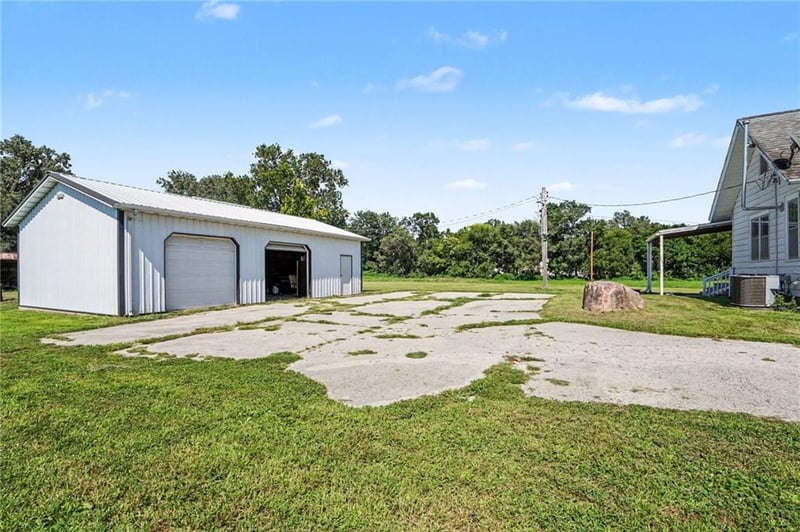 317 Lincoln St, Elwood, KS 66090