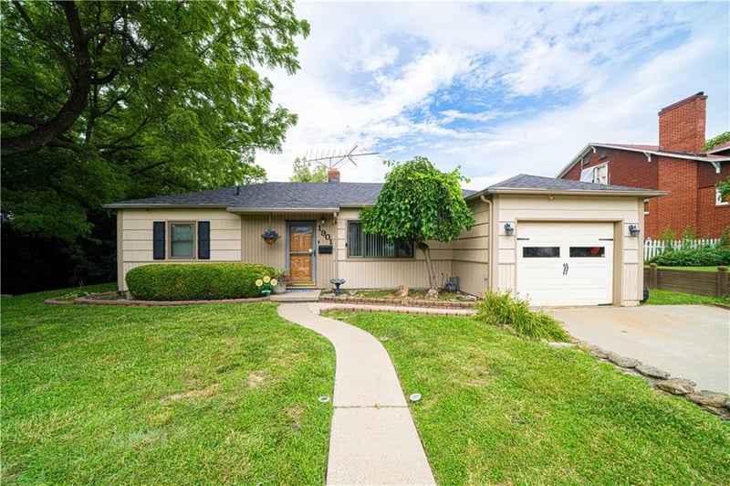 1901 Sacramento St, St Joseph, MO 64507
