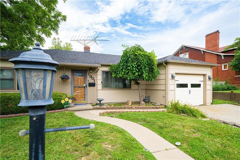 1901 Sacramento St, St Joseph, MO 64507