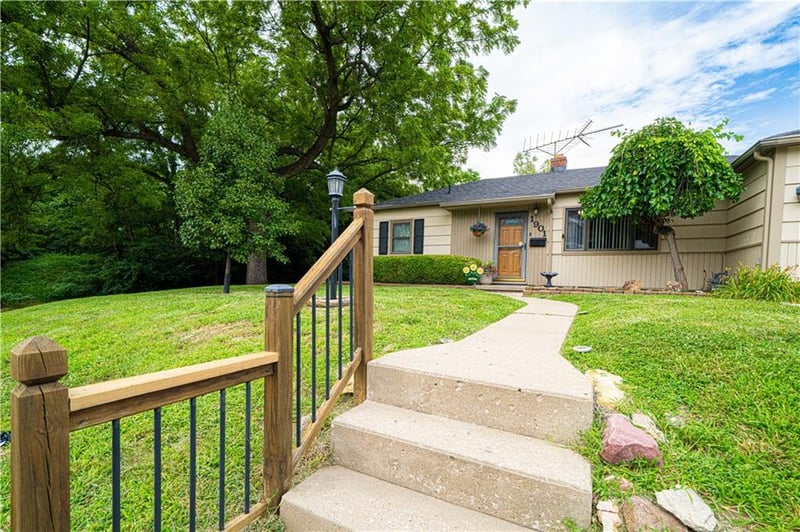 1901 Sacramento St, St Joseph, MO 64507