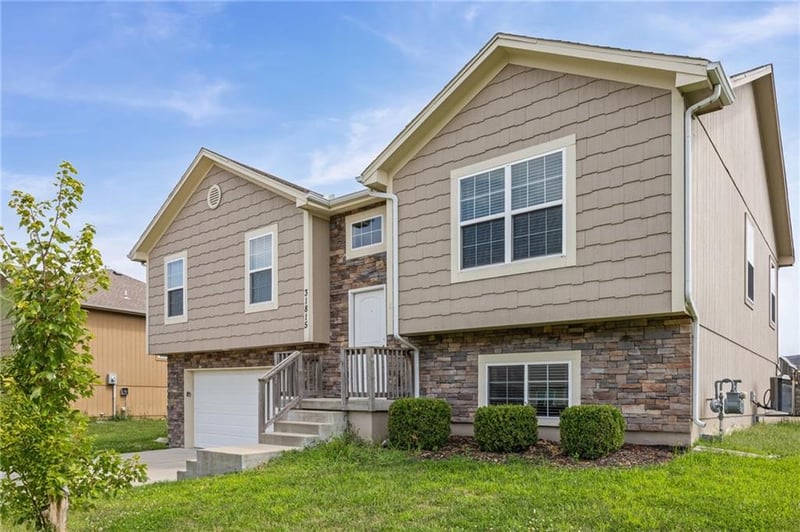 31815 171st St, Gardner, KS 66030