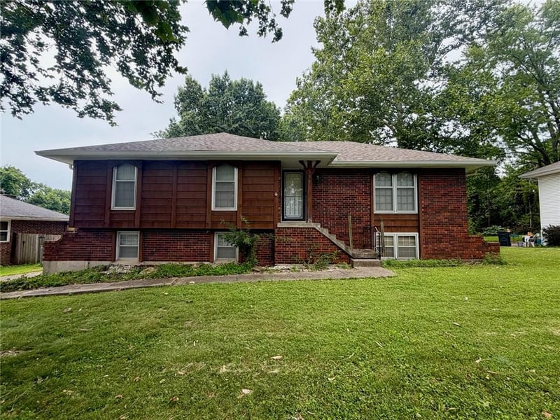 511 Northeast 1st St, Blue Springs, MO 64014