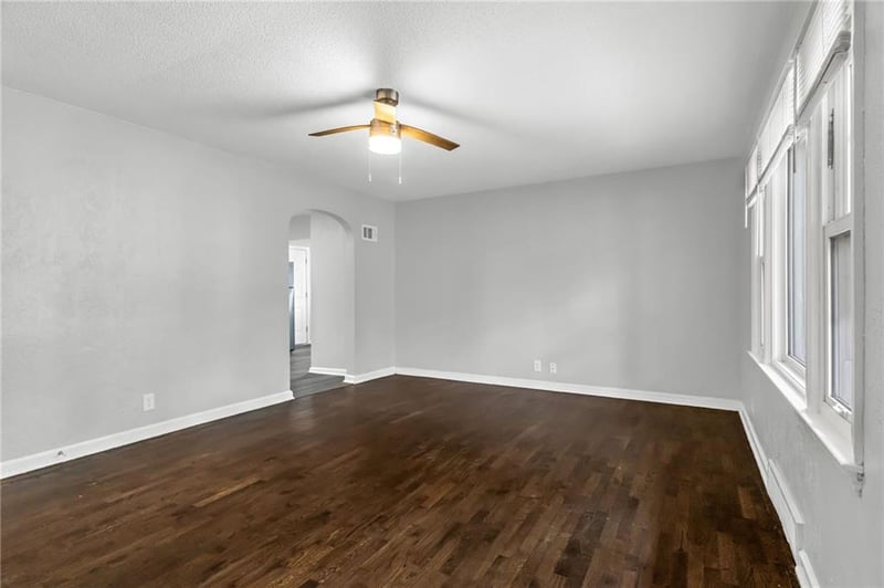 404 Grand Ave, Lee's Summit, MO 64063