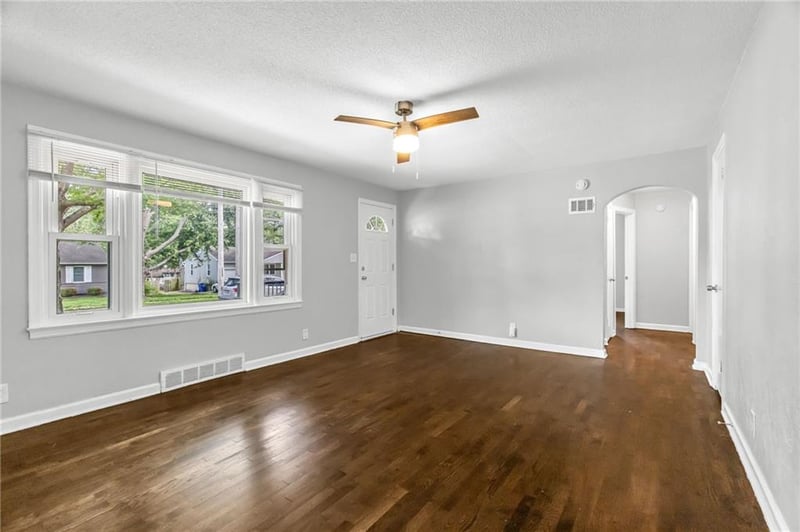 404 Grand Ave, Lee's Summit, MO 64063