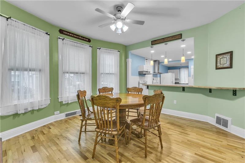 2922 Sacramento St, St Joseph, MO 64507
