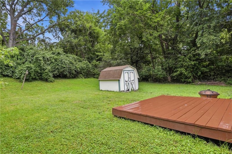 1204 62nd St, Gladstone, MO 64118