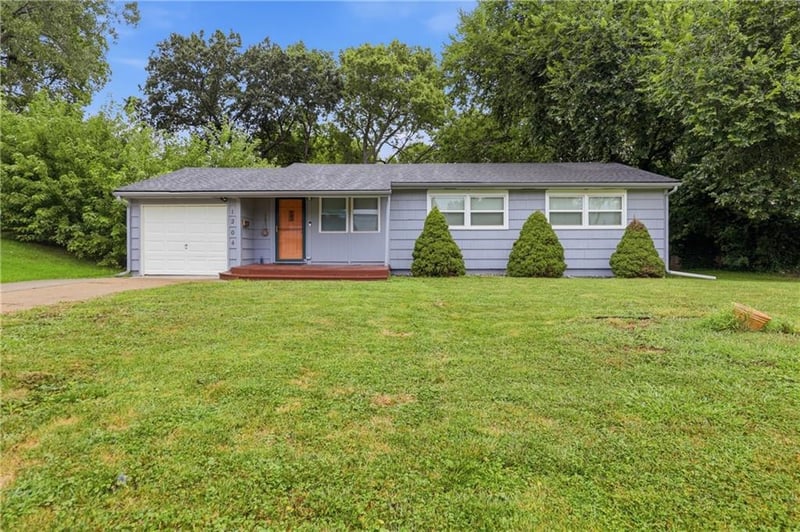1204 62nd St, Gladstone, MO 64118