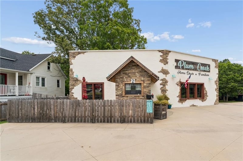 2 Piankashaw St, Paola, KS 66071