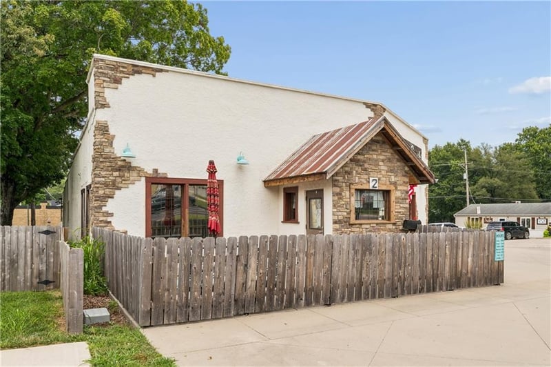 2 Piankashaw St, Paola, KS 66071