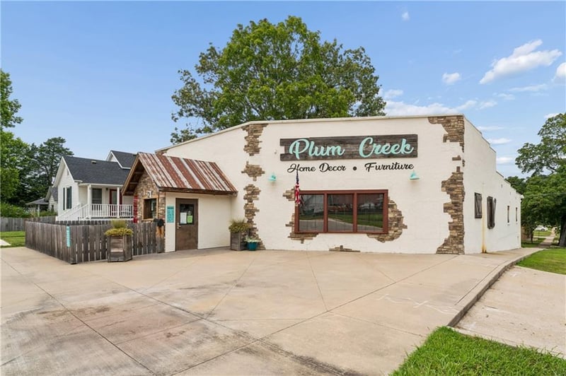 2 Piankashaw St, Paola, KS 66071
