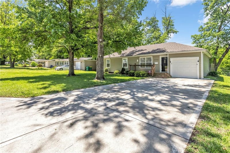 5702 Highland Ave, Kansas City, MO 64118
