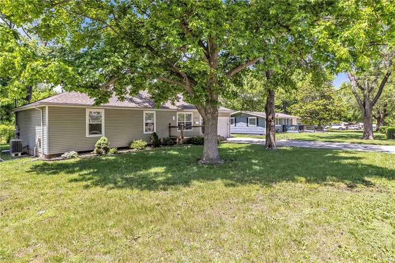 5702 Highland Ave, Kansas City, MO 64118
