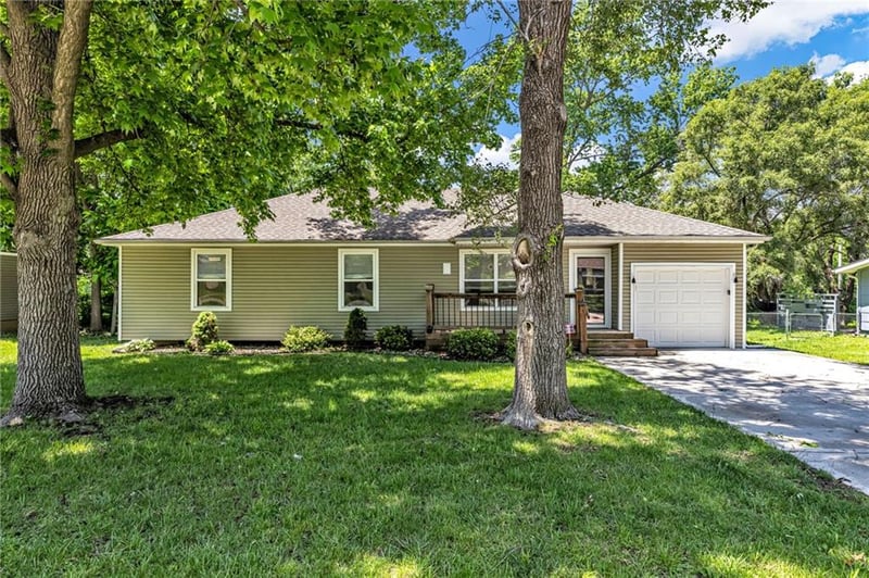 5702 Highland Ave, Kansas City, MO 64118