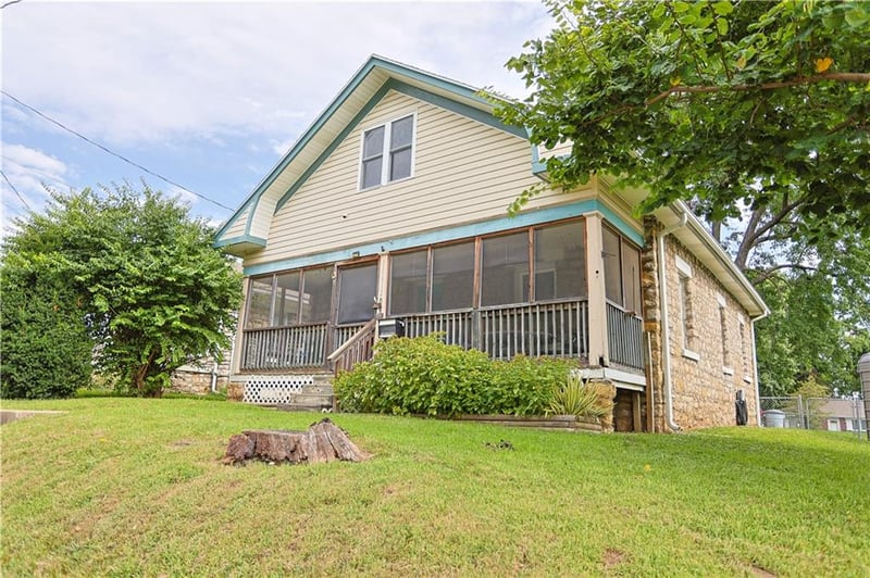 11612 Hackett St, Independence, MO 64054